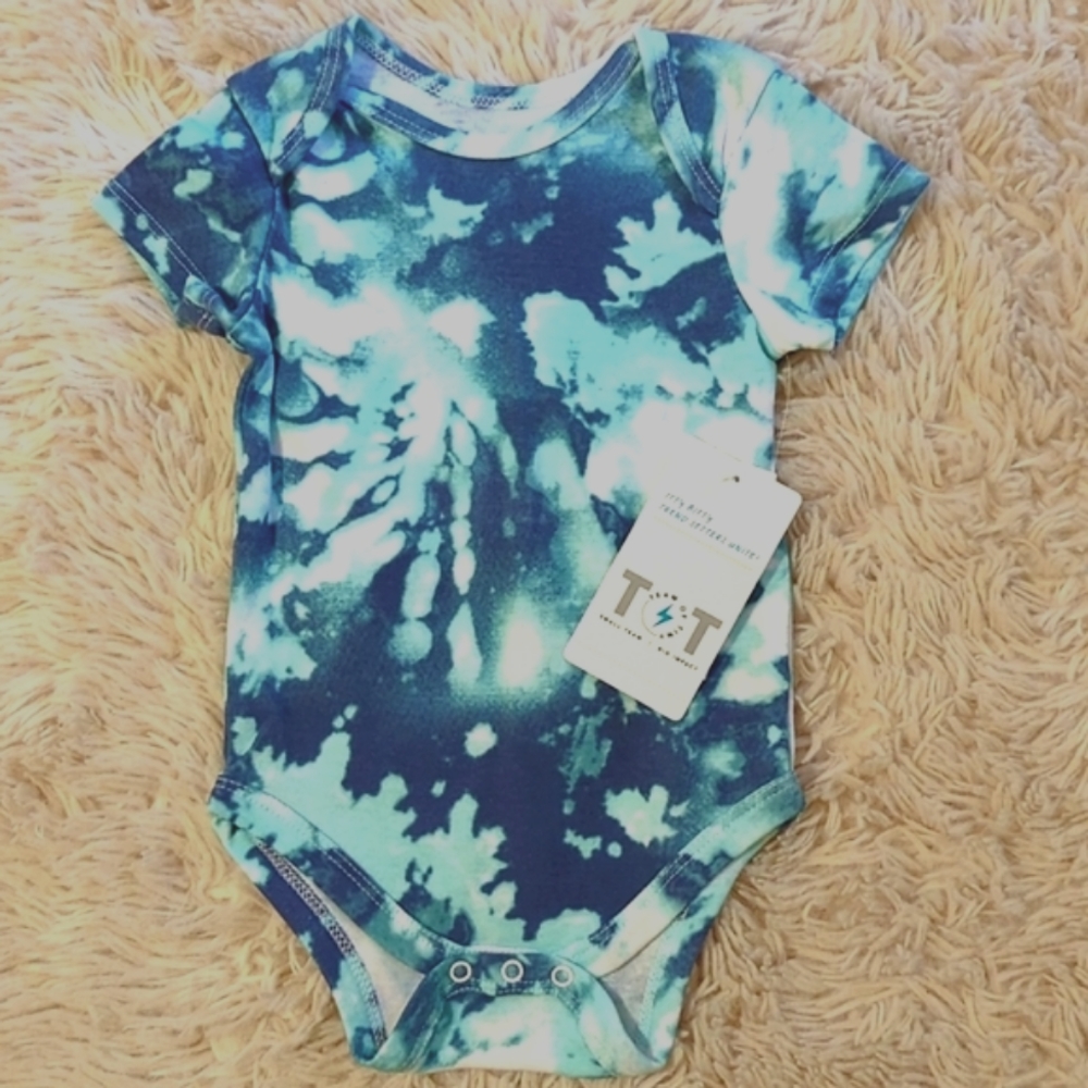 NWT Unisex Blue Tie Dye Short Sleeve Bodysuit/Onesie, 6 Months